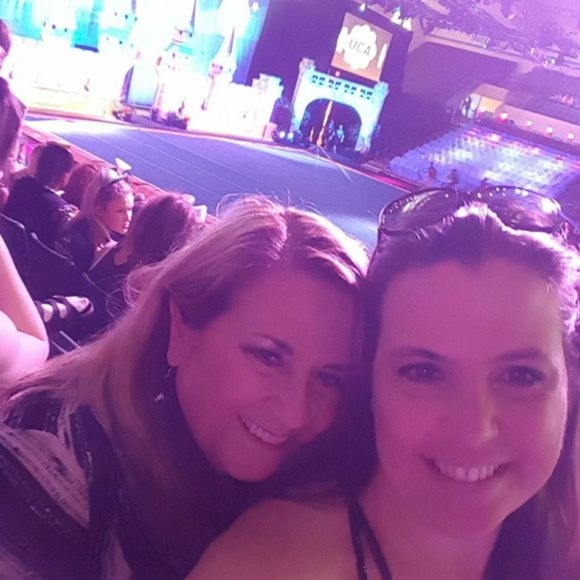 Meet your Posher, Stephanie a Posh Ambassador - Picture 2 of 2